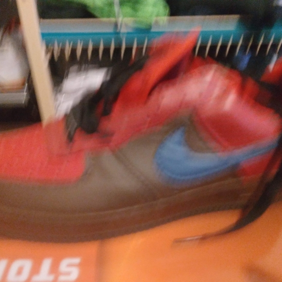 Shoes - Picture 7 of 8